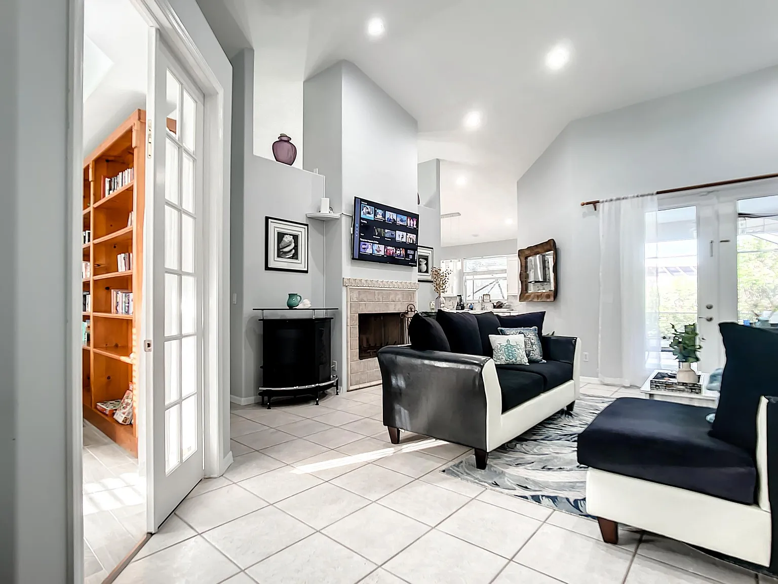 4 bed, 2100 sqft, $4,800 — Photo 4