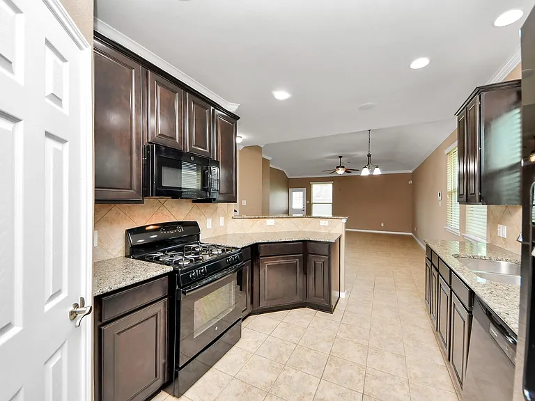 7714 Guldan Dr — Photo 4