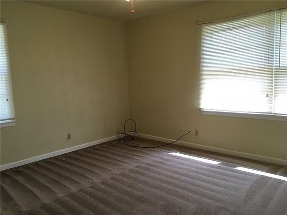 5th image of 825 N Willis St