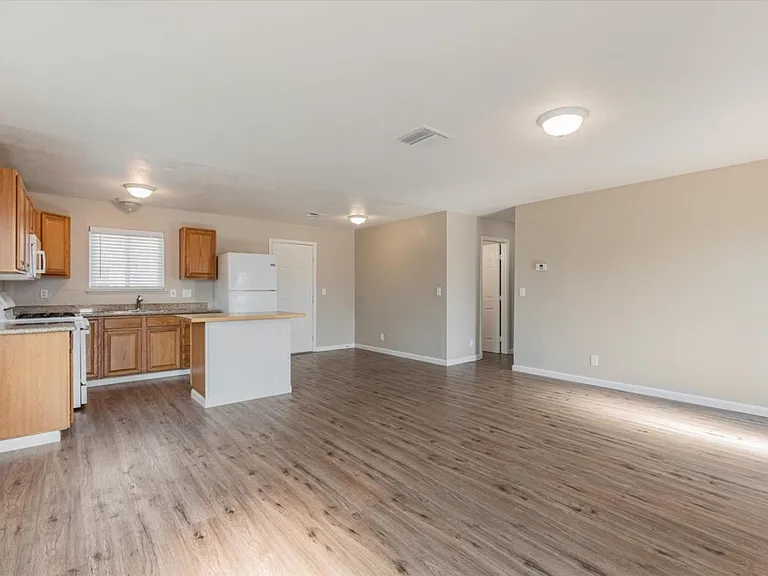 341 Greenoch Way — Photo 5