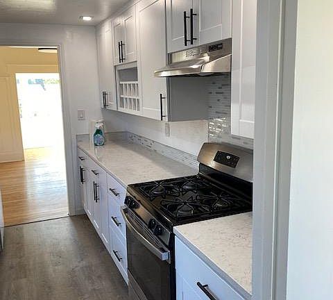 3rd image of 1937 32nd St