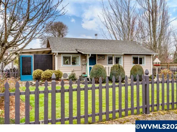 150 Fountain St, Harrisburg, OR 97446