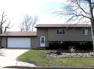 217 W Center Ave, Lennox, SD 57039