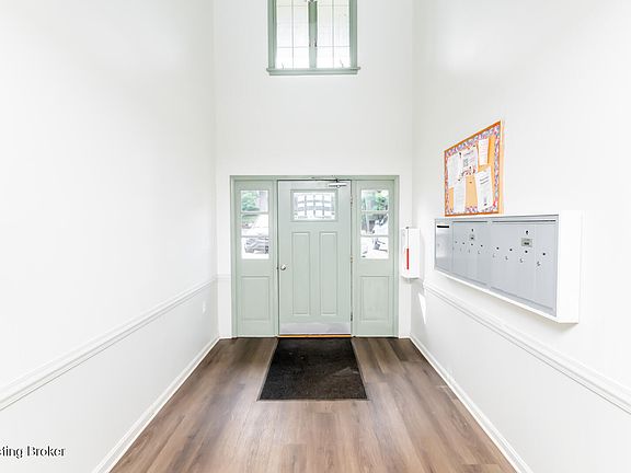 4th image of 818 Highwood Dr #128