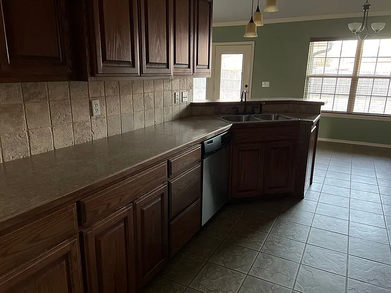684 Meadows Cir — Photo 8