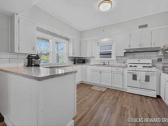 3rd image of 901 2nd St NW