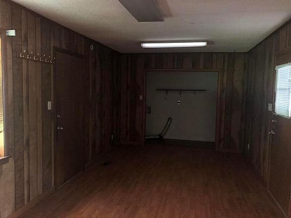 5th image of 500 E Gum St