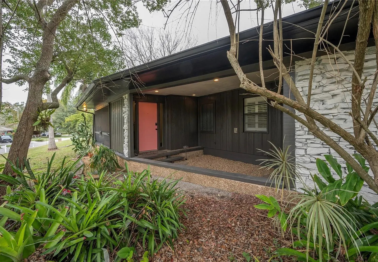 3 bed, 1350 sqft, $2,850 — Photo 1