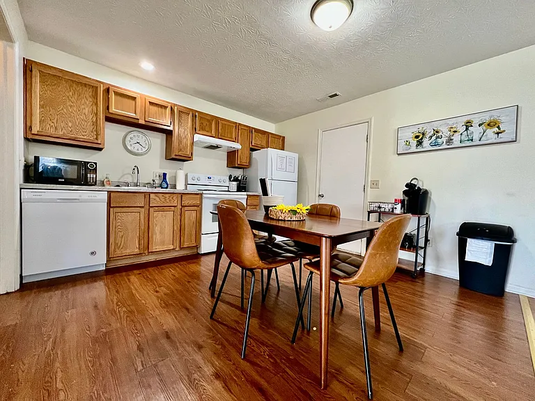 105 Overbrook Dr — Photo 5