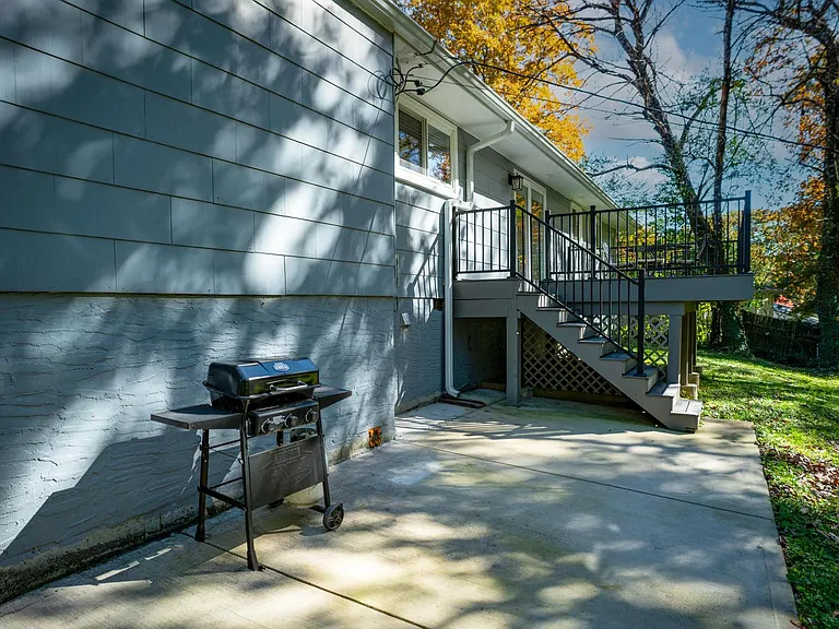 710 Danbury Dr — Photo 15