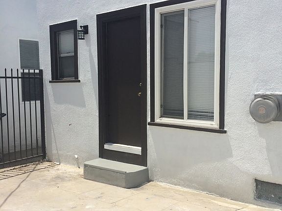 2nd image of 2829 Edgehill Dr