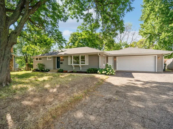 8827 Penn Lake Cir, Bloomington, MN 55431