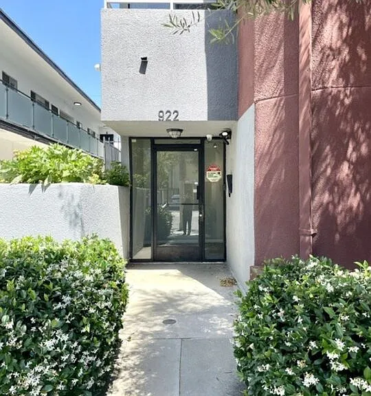 922 N Hudson Ave #10 — Photo 3