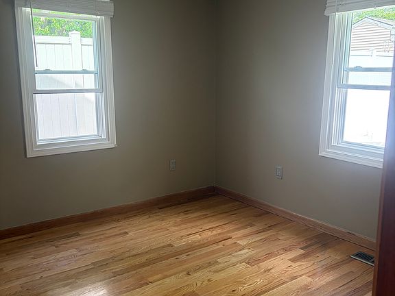 5th image of 2465 Eastern Ave