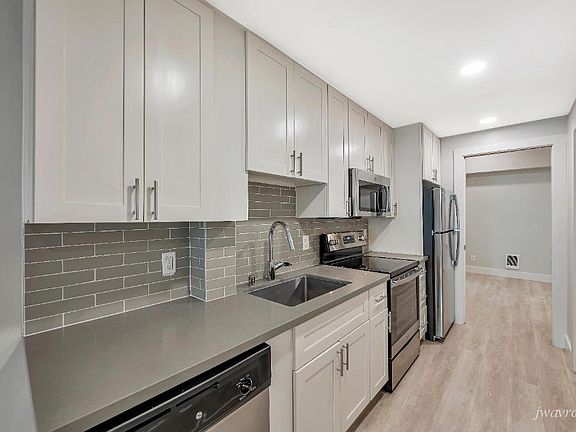 2nd image of 1801 Beach St #D