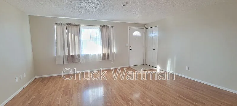 3 bed, 2.0 bath, 1105 sqft, $1,875 — Photo 4