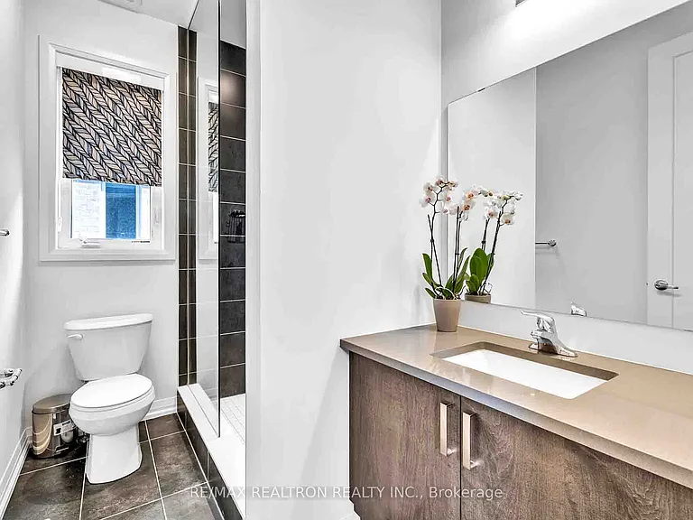 32 Bellflower Cres — Photo 37