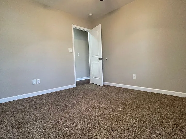 308 Sinclair Ln — Photo 25