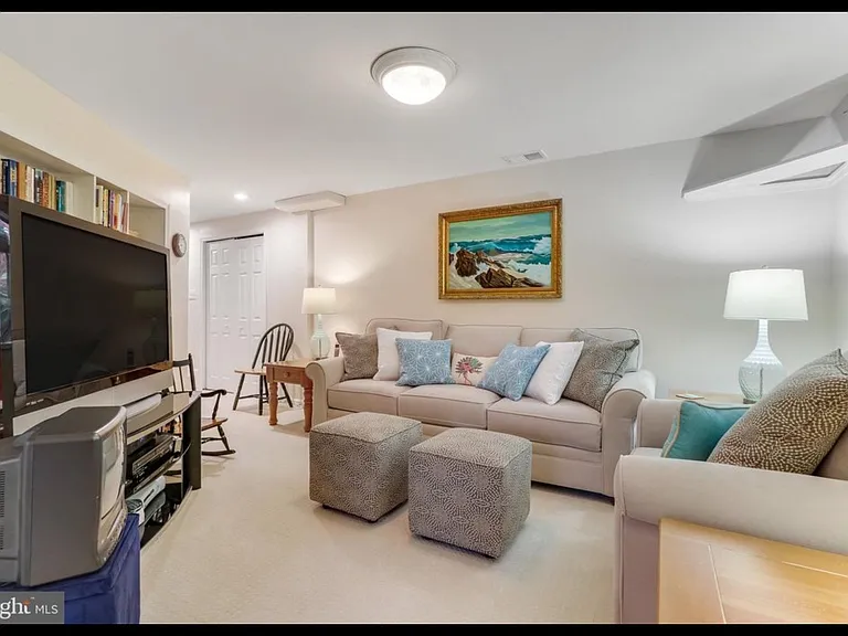 210 Pin Oak Ct — Photo 35