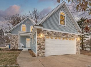 1491 Division Dr, Hartland, MI 48353