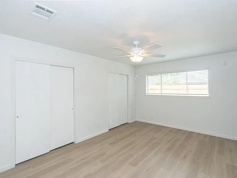 5704 Leggett Ln — Photo 13