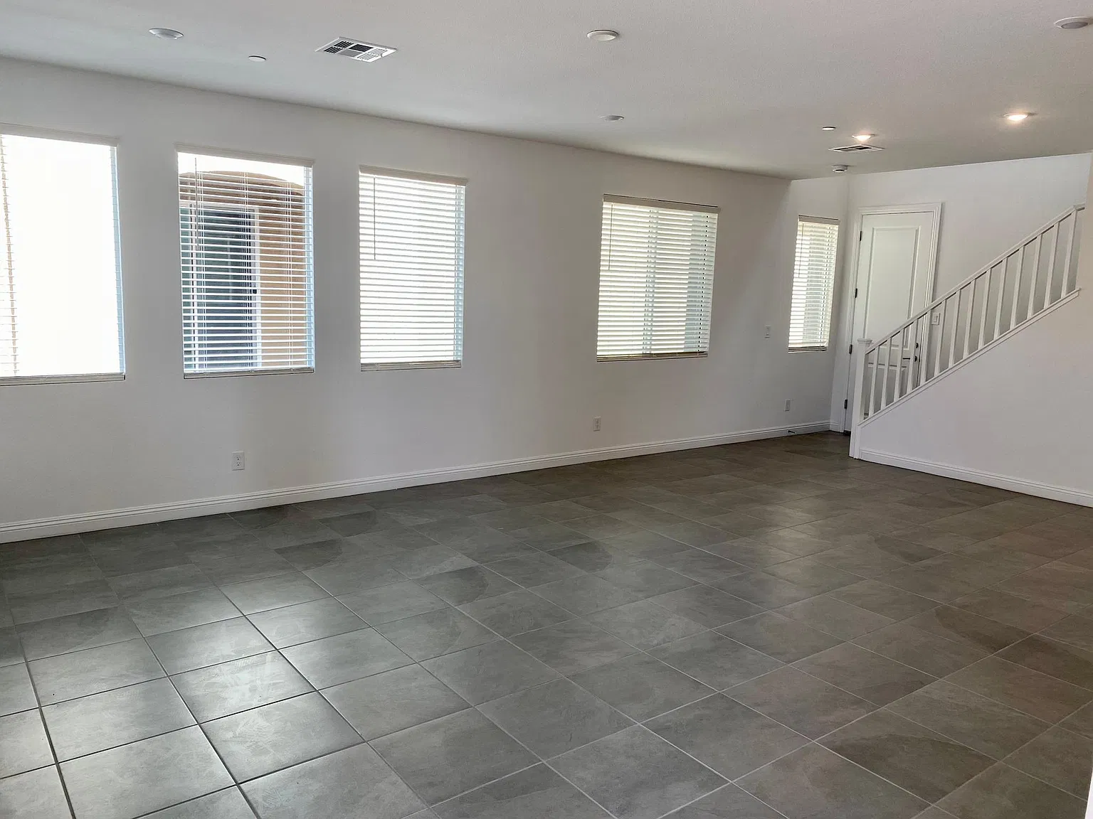 3 bed, 1676 sqft, $2,300 — Photo 2