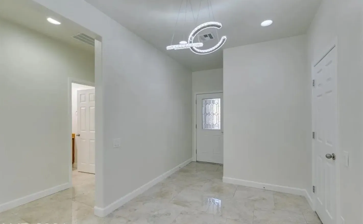 3 bed, 1928 sqft, $2,350 — Photo 4