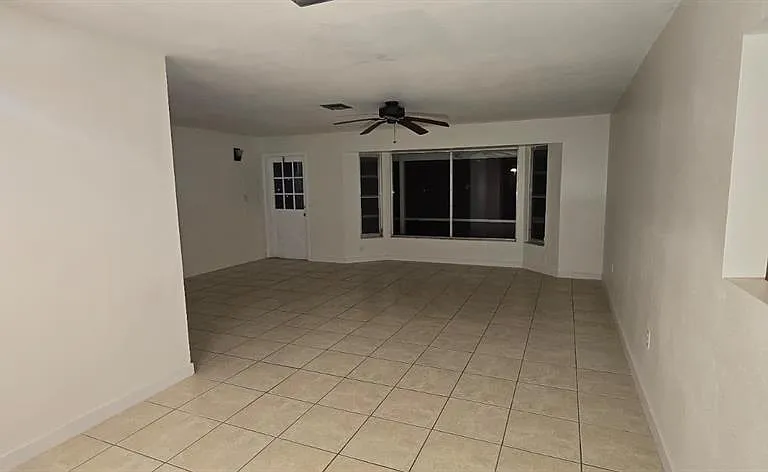 239 Annapolis Ln — Photo 11