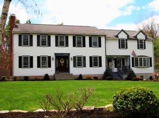 10 Bartlett Rd, Hampstead, NH 03841