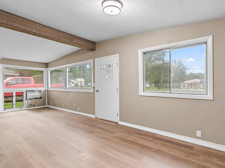 1111 Bruns Ln — Photo 7