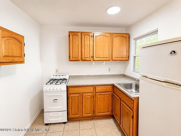 2nd image of 224 Freeborn St