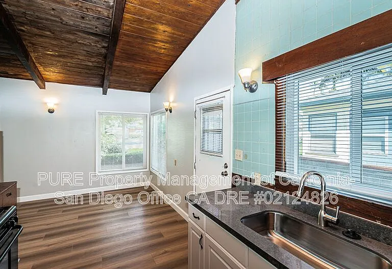 1053 Grand Ave — Photo 8