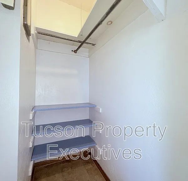 802 N Alvernon Way #C — Photo 8