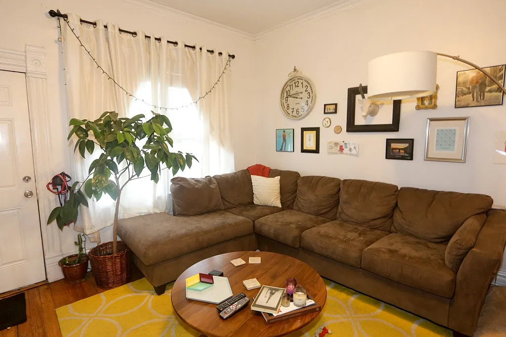 1075 N Hermitage Ave — Photo 4