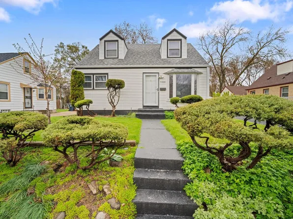 5008 West Fairmount AVENUE, Milwaukee, WI 53218