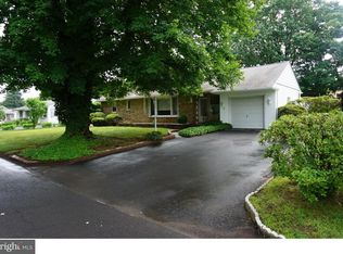 9 N Eastview Ave, Feasterville, PA 19053