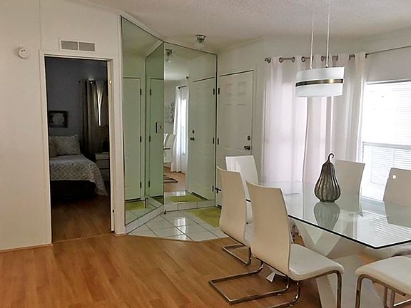 4th image of 878 Sun Bird Ln #878