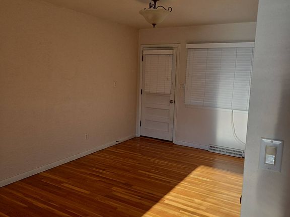 3rd image of 119 Circle Dr E