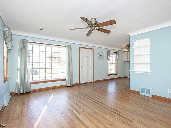 3rd image of 8203 Renwood Dr