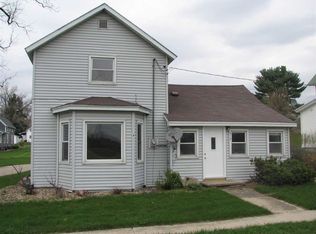 413 Elizabeth St, Earlville, IA 52041