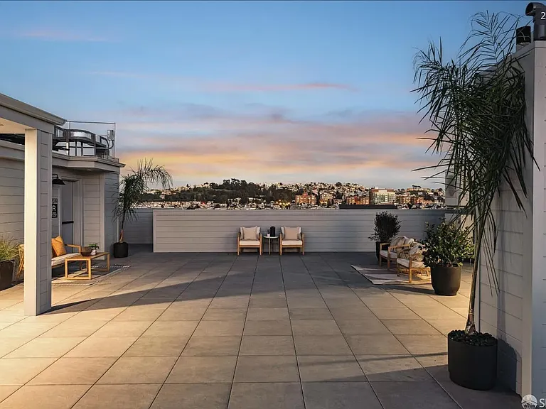 986 S Van Ness Ave #201 — Photo 12