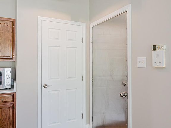 4th image of 3100 Cardinal Way Unit J