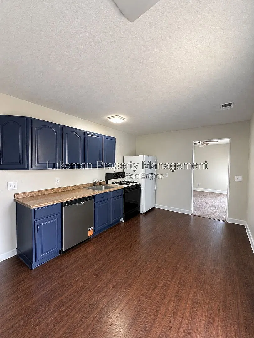 1 bed, 1.0 bath, $900 — Photo 3