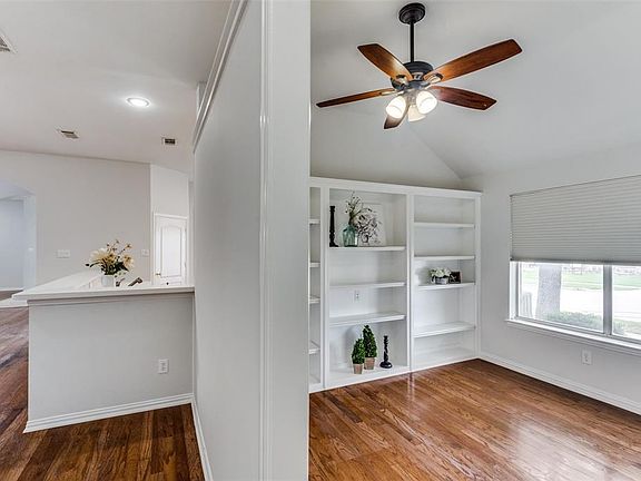 5th image of 5113 Forest Lawn Dr