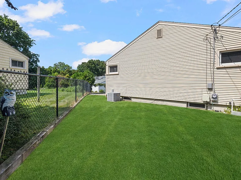 96 Redwood Dr — Photo 39