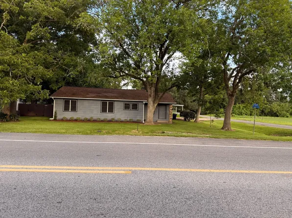 1102 E 2nd St, Sweeny, TX 77480