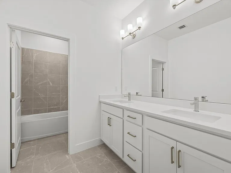 890 SW Newfield Pkwy — Photo 30