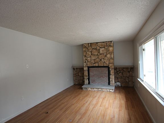 3rd image of 304 Otter Ave