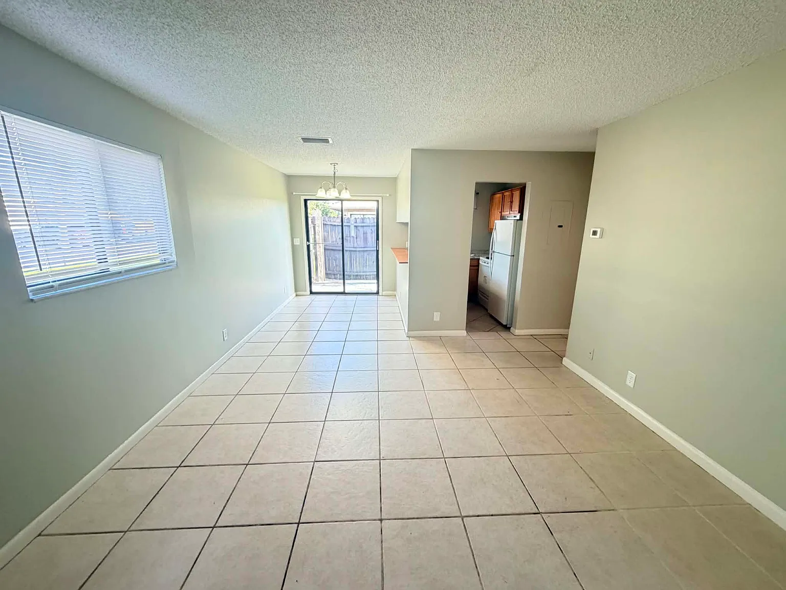 2 bed, 900 sqft, $1,050 — Photo 2