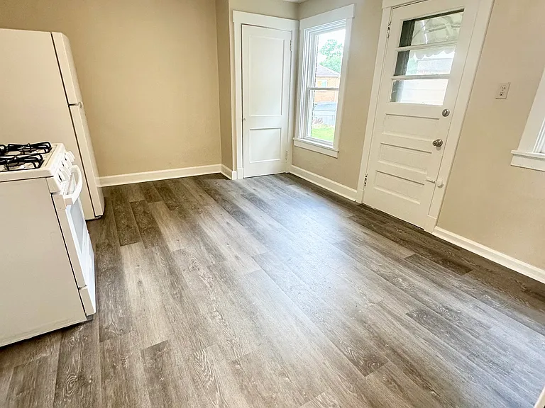 7321 Somerset St — Photo 4